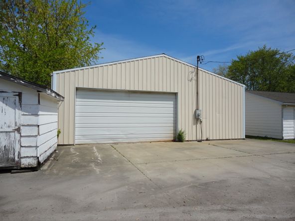 77 Piatt Ave, Mattoon, IL 61938